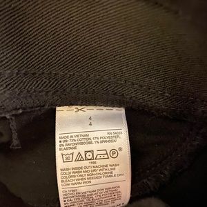 Size: 4. Color. Black. Old Navy ripped black jeans.